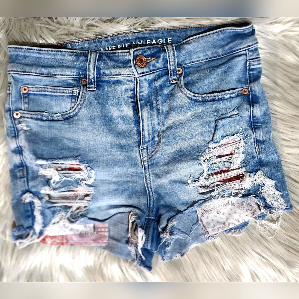 AMERICAN EAGLE brand shorts size 8 light blue.
